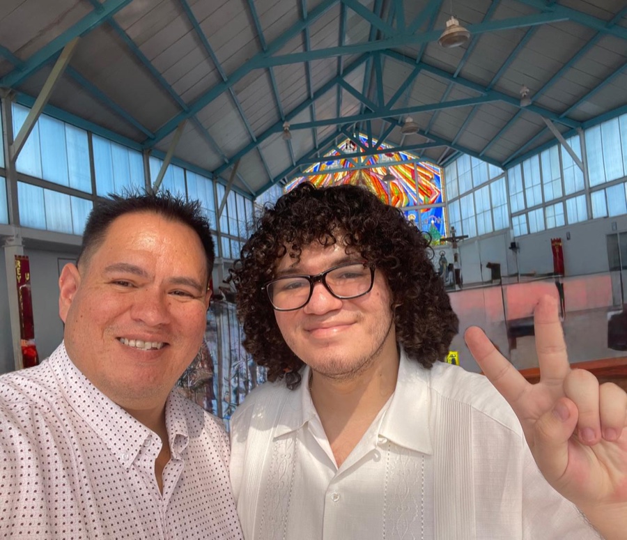 Fernando Oliva, fundador de Brújula Inteligente, con su hijo